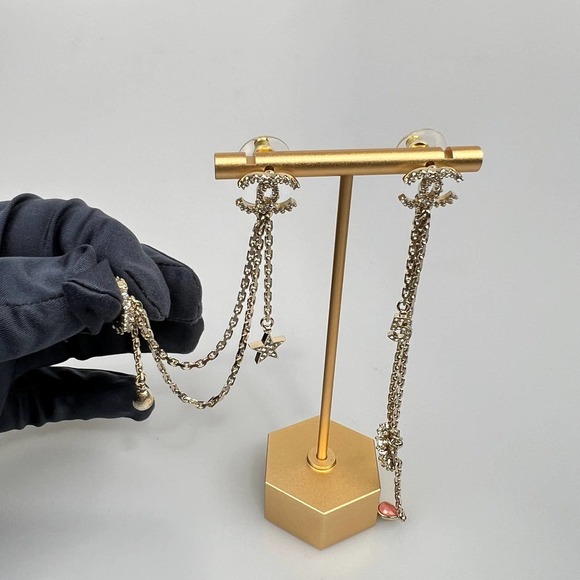 NIB Chanel Fringe 5 Figure Star Stud earrings - Picture 8 of 13